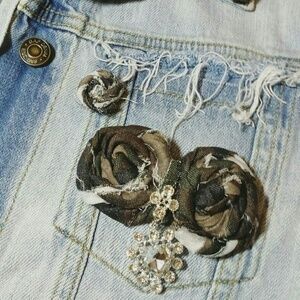 Tasty Raw Edge Camo Roses Brooch Pin